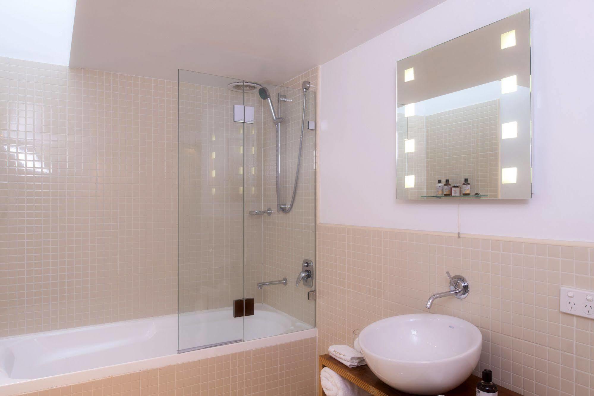 Twofourtwo Boutique Apartments Launceston Dış mekan fotoğraf