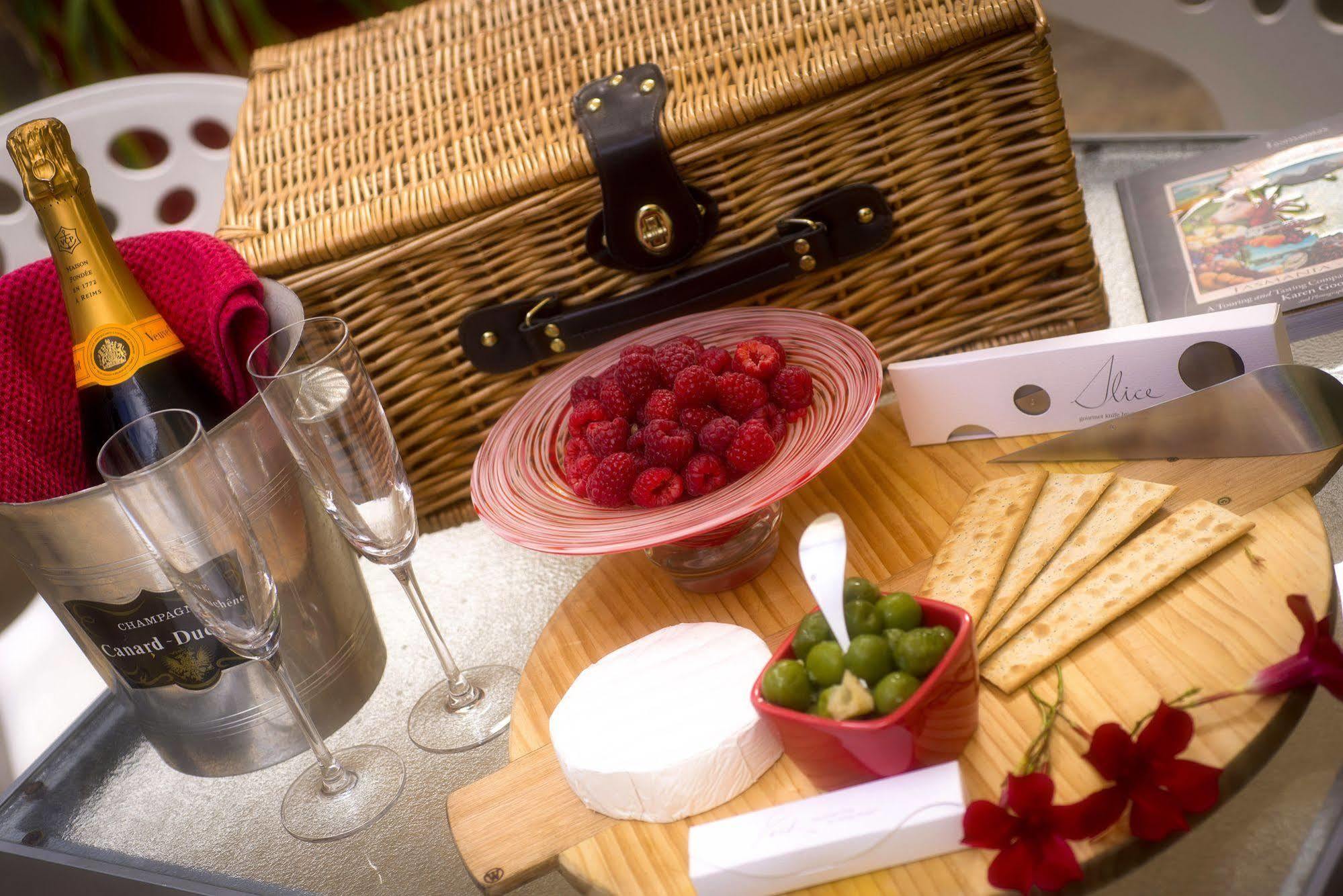 Twofourtwo Boutique Apartments Launceston Dış mekan fotoğraf
